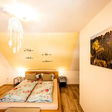 Daire Waldblickwohnung Mit Gartensauna Und Kamin Sebnitz